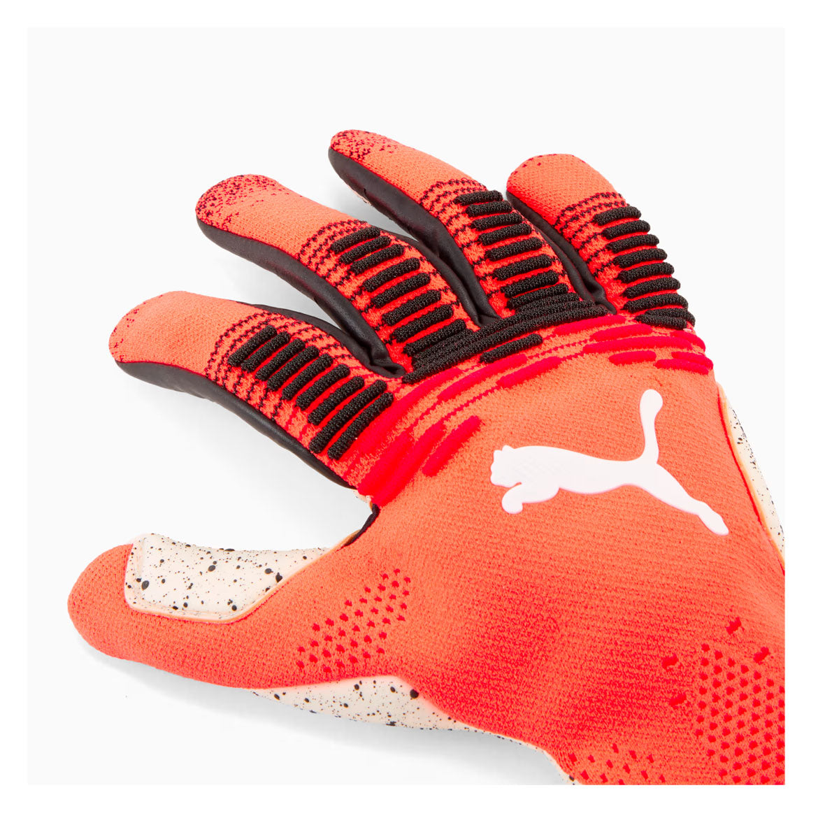 Puma FUTURE Ultimate NC Goalkeeper Gloves product image 3, provided for visual reference and product detail review