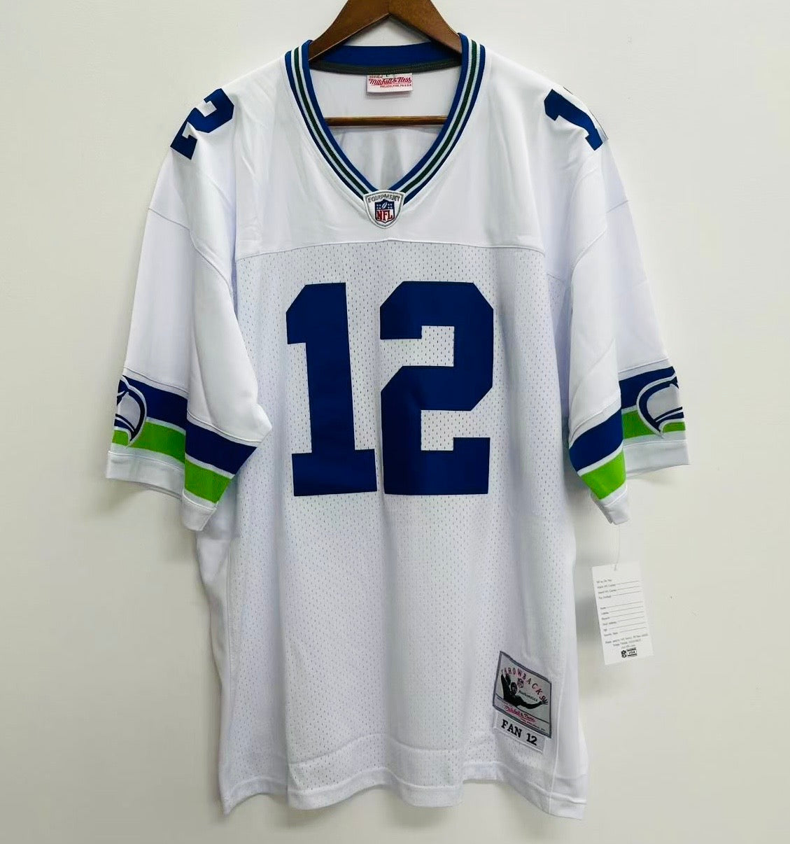 Seattle Seahawks 12 FAN YOUTH KIDS Official NFL Jersey product image 2, provided for visual reference and product detail