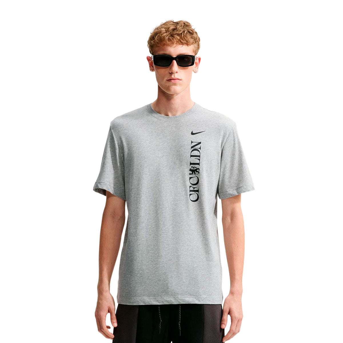 Nike Chelsea FC London T-Shirt product image 1, provided for visual reference and product detail review